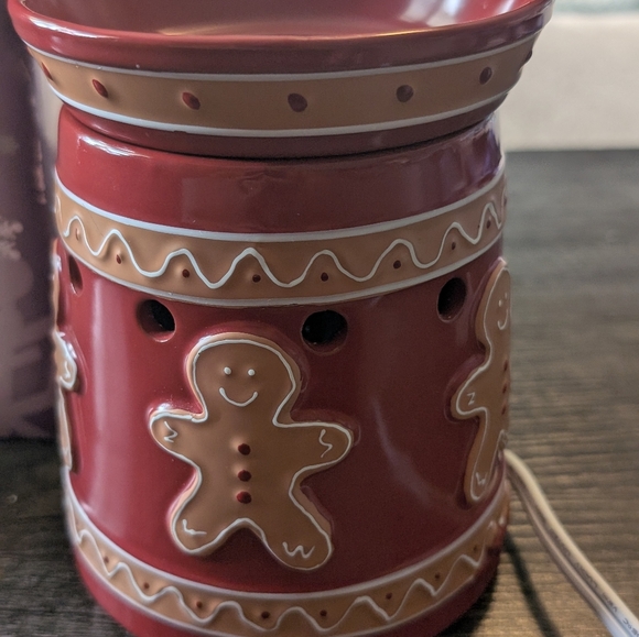 Retired Scentsy Gingerbread Full Size Warmer - Picture 2 of 7